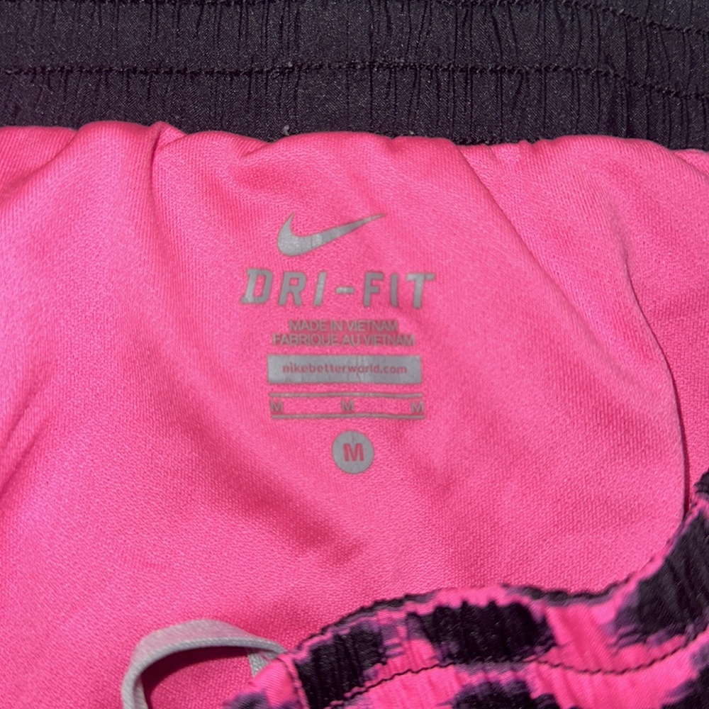 Nike women's shorts Size: Medium - Picture 3 of 3